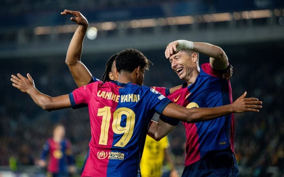 lamine-yamal-lewandowski-barcelona-aspect-ratio-512-320