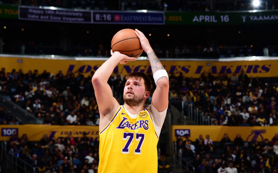 Lakers e Mavericks se reencontram pela segunda vez após troca polêmica