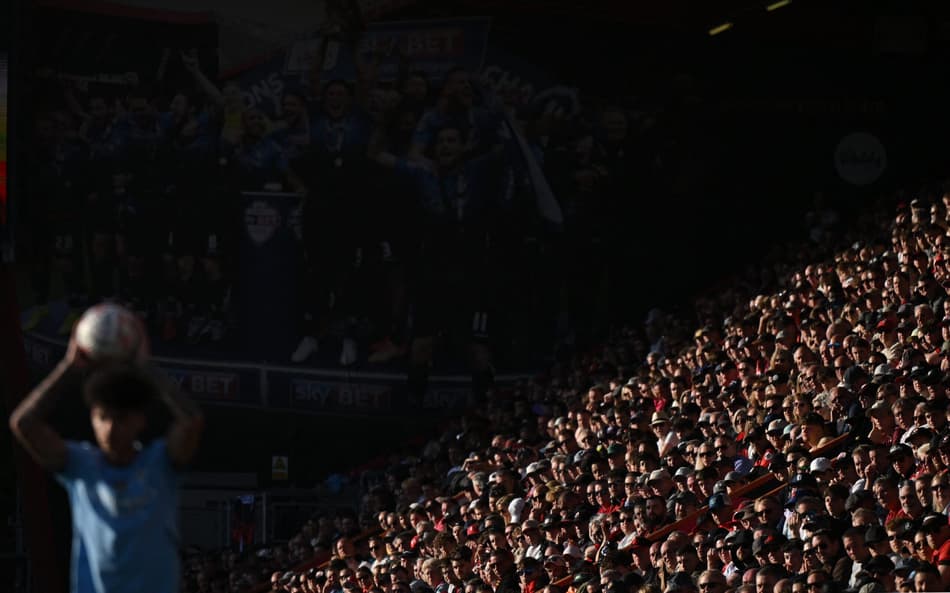 manchester-city-fans-scaled-aspect-ratio-512-320