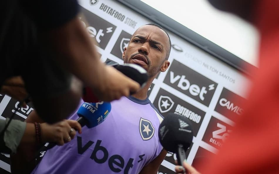 Marlon Freitas destaca faixa da torcida do Botafogo e revela conversa com Renato Paiva