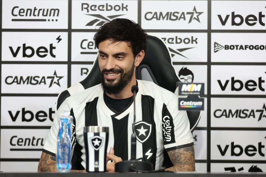 Mastriani foi apresentado no Botafogo