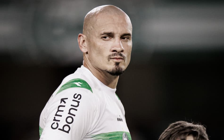 Maicon destaca força do Couto Pereira para manter 100% de aproveitamento do Coritiba na Série B