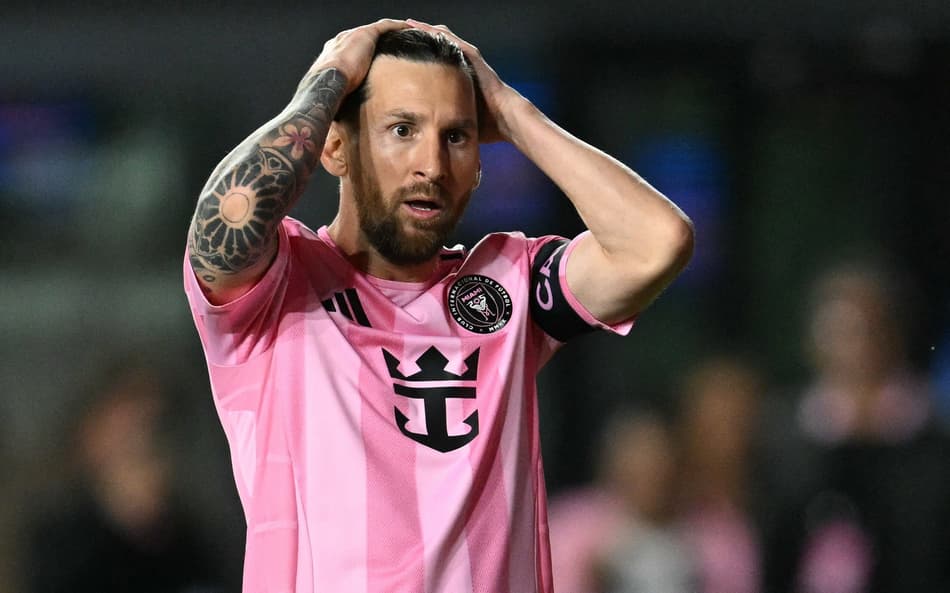 Ex-companheiro de Barcelona detona Messi: ‘Consegue te deixar mal’