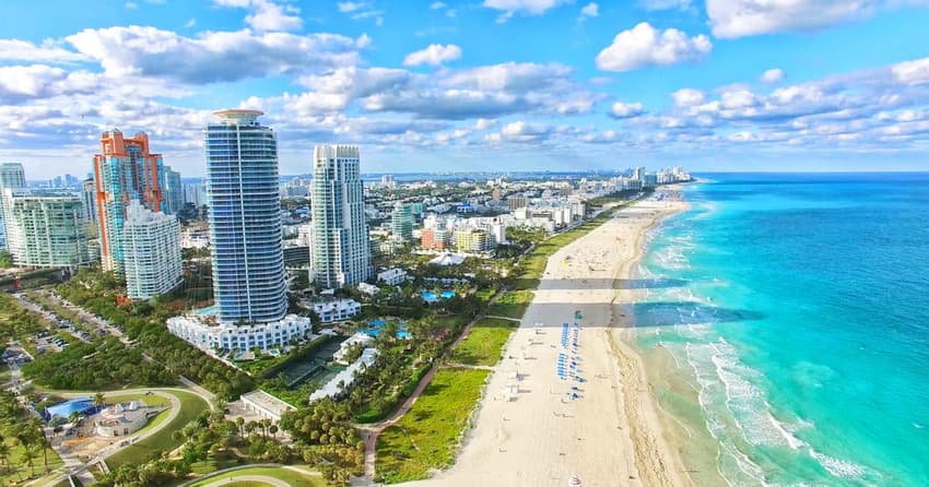 Imagem aérea de Mid Beach, uma das praias de Miami Beach (Foto: Reprodução)