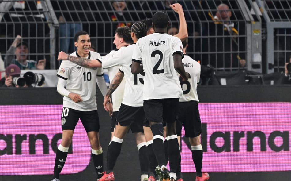Presente de Noel! Gandula de Alemanha x Itália ganha momento de fama após ajudar em gol