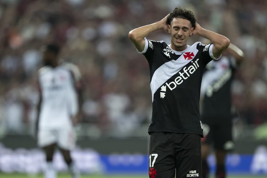 Nuno Moreira durante jogo do Vasco contra o Flamengo no Maracanã pelo Brasileirão