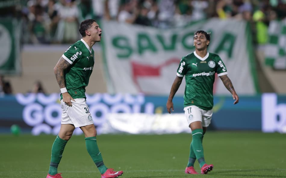 Palmeiras fecha dia perfeito contra o Corinthians e quebra jejum em 2025