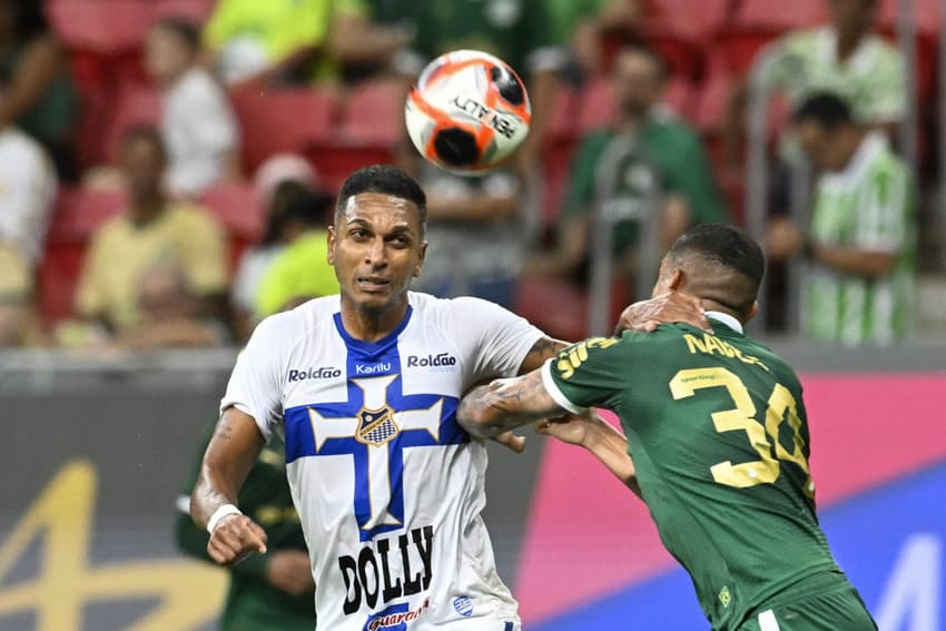 Kaiky Naves, jogador do Palmeiras, durante partida contra o Água Santa no estádio Mané Garrincha