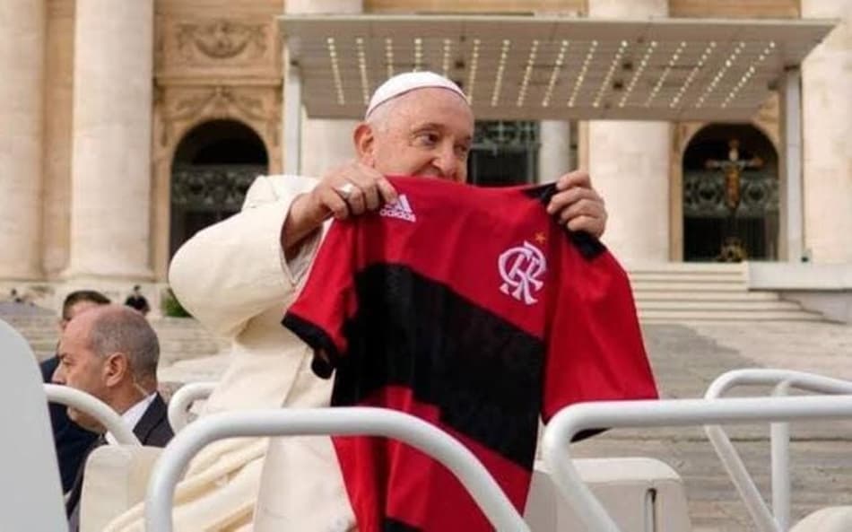 Flamengo presta homenagem ao Papa Francisco