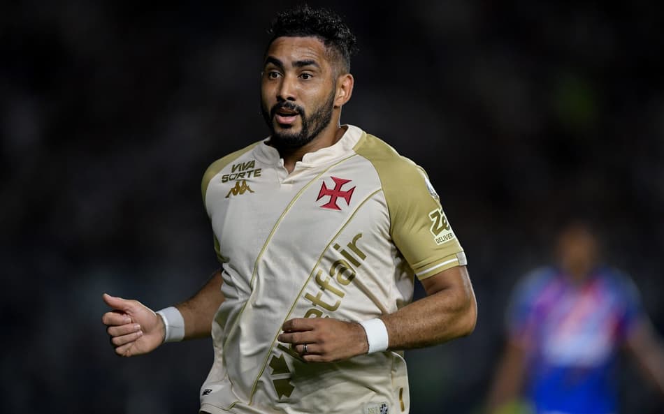 Jogadores do Vasco vão à Sapucaí após eliminação no Carioca