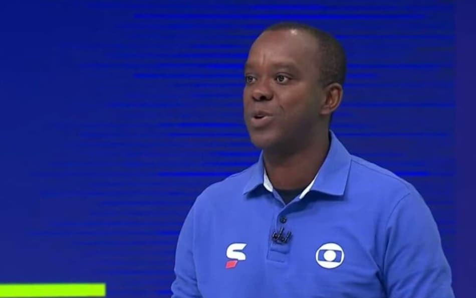 PC Oliveira discorda da arbitragem em lance de gol na rodada do Brasileirão