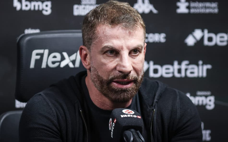 Pedrinho ironiza VAR em derrota do Vasco para o Flamengo: ‘Evolução extraordinária’