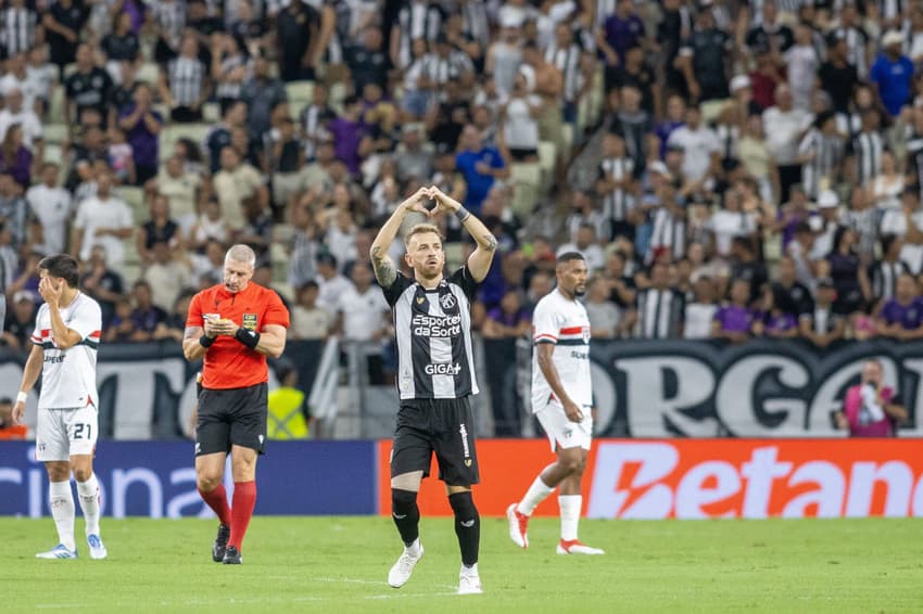 Pedro Henrique comemora em Ceará x São Paulo (foto: Baggio Rodrigues/AGIF)