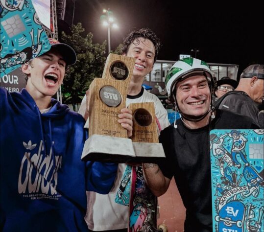 Street Masculino- 1° Luigi Cini (88,11 pontos)/ 2° Gui Khury (87,00 pontos)/ 3° Pedro Barros (85,50 pontos)/ 6° Kalani Konig (80,07 pontos) Street Masculino- 1° Luigi Cini (88,11 pontos)/ 2° Gui Khury (87,00 pontos)/ 3° Pedro Barros (85,50 pontos)/ 6° Kalani Konig (80,07 pontos)