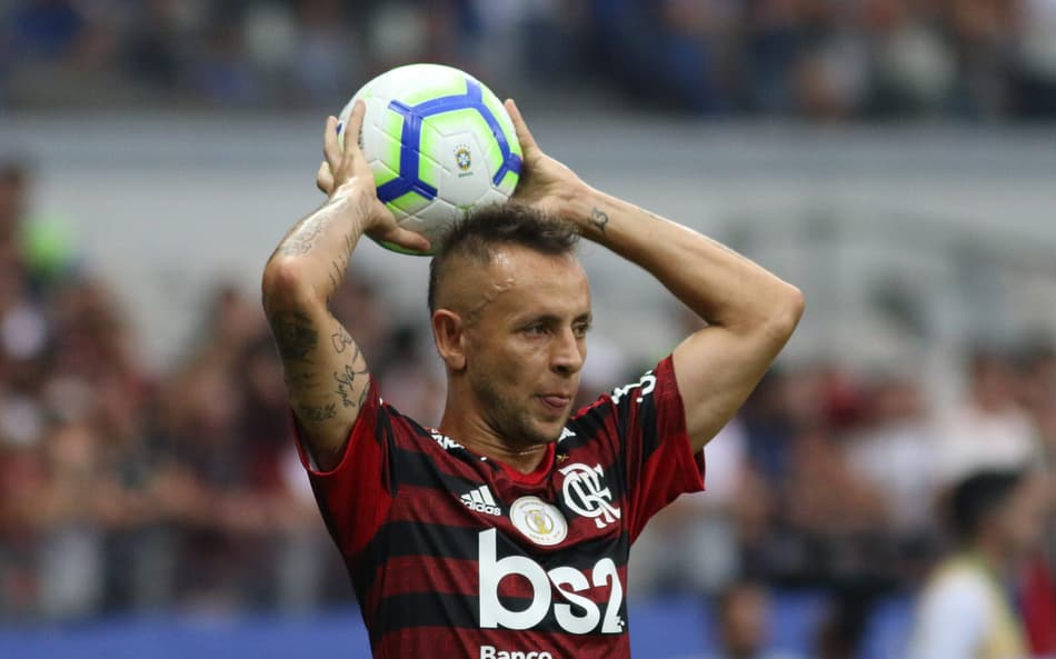 Ex-Flamengo e São Paulo, Rafinha define novo destino após rescisão com Coritiba