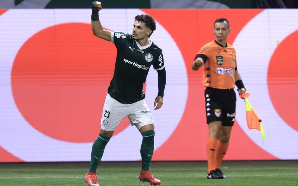 Leila desmente rumores e garante permanência de pilar do Palmeiras
