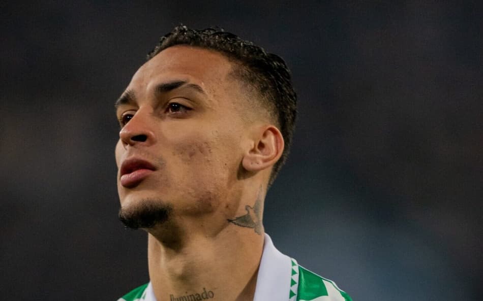 Real Bétis define condição para renovar com Antony; saiba detalhes