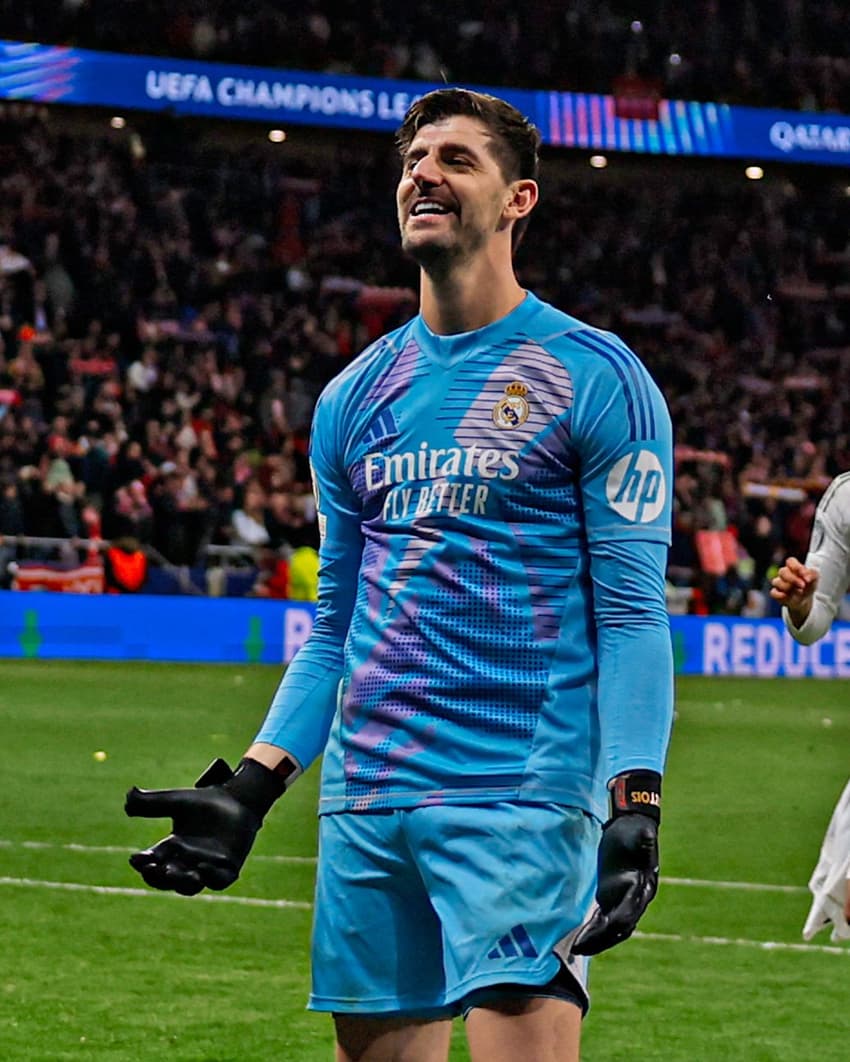 Courtois celebrando classificação do Real Madrid na Champions League