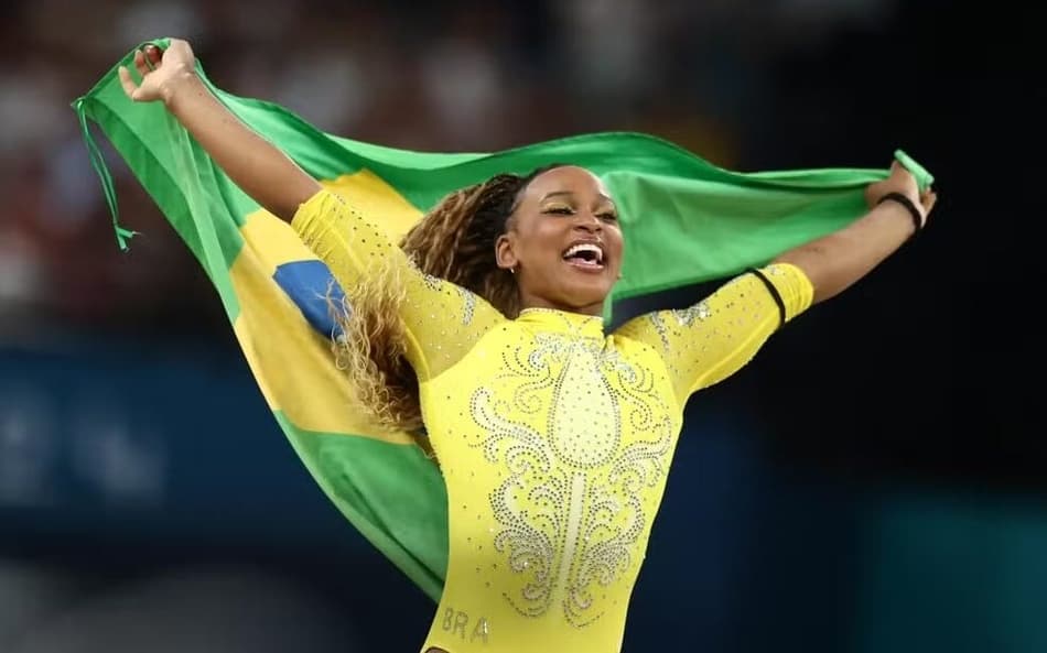 Rebeca Andrade fala de momento icônico em Paris: ‘fico arrepiada’
