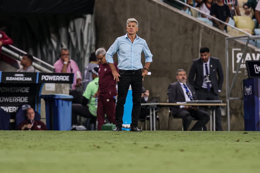 Renato Gaúcho na beira do campo em Fluminense x Santos