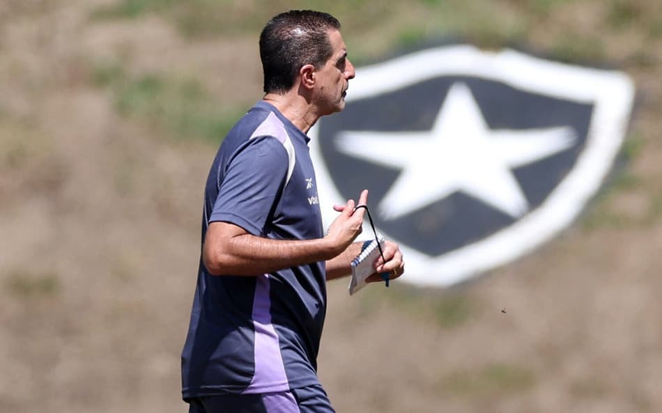 Início de Paiva no Botafogo é o pior dentre os portugueses da SAF