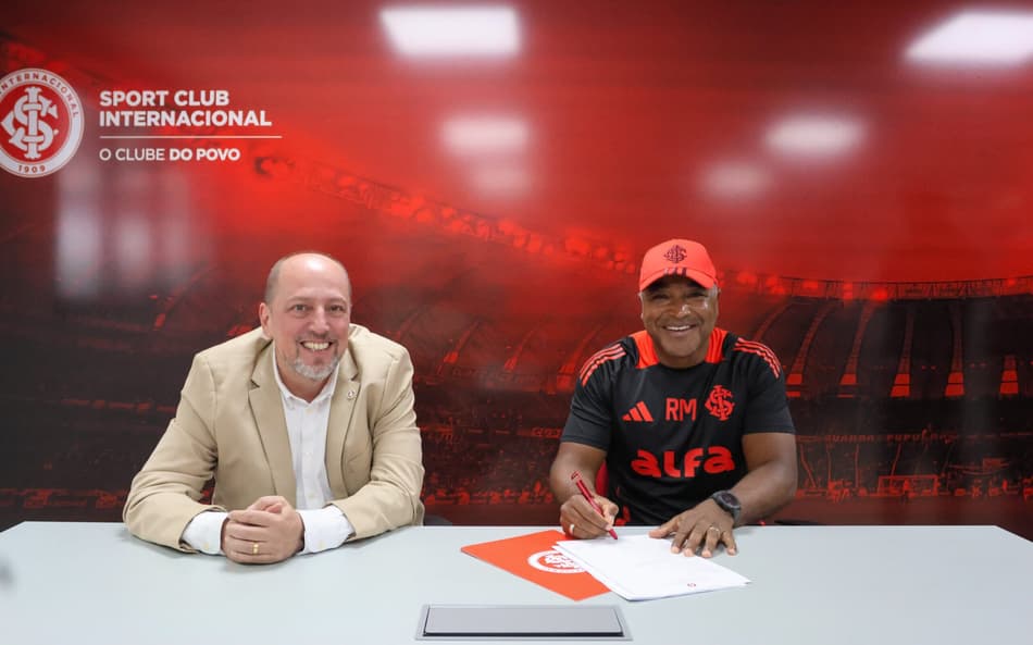 Roger Machado assina renovação com o Internacional