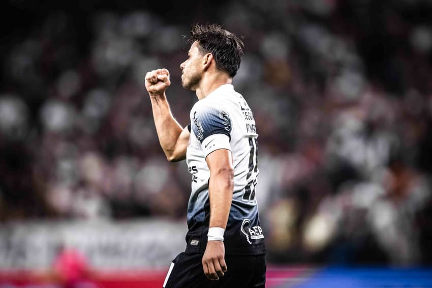 Romero comemora seu gol no jogo do Corinthians contra o Guarani