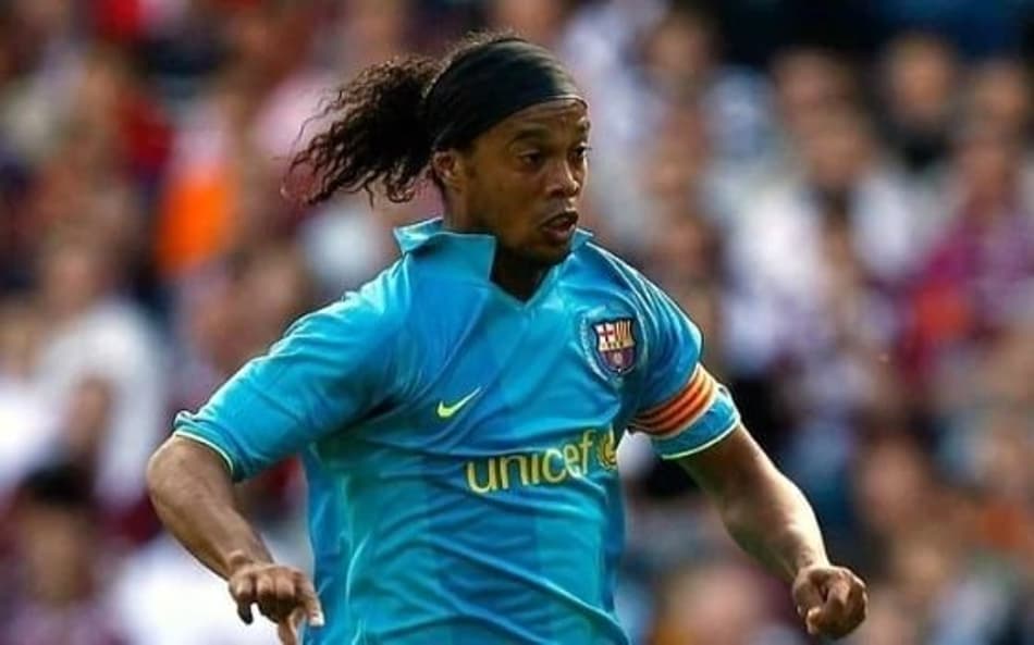 Bola de Ouro e conquista europeia: o auge de Ronaldinho Gaúcho no Barcelona