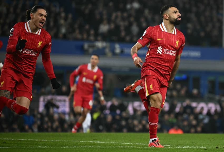 Mohamed Salah comemora gol contra o Everton, pela Premier League (Paul Ellis/AFP)
