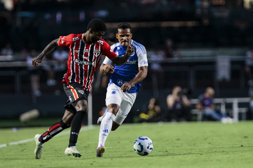 Lucas Ferreira, do São Paulo, em ação durante partida contra o Cruzeiro
