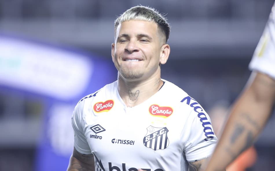 Soteldo se pronuncia após curtir comentário que chamava o Santos de ‘nanico’