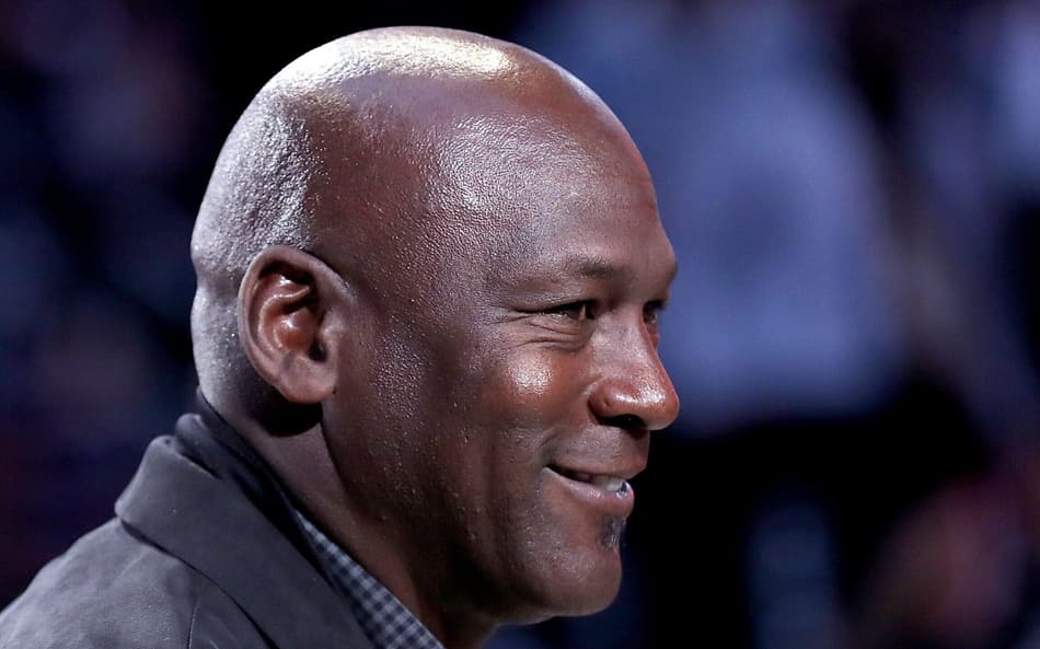 Entenda como Michael Jordan faturou R$ 1,7 bilhão em um ano