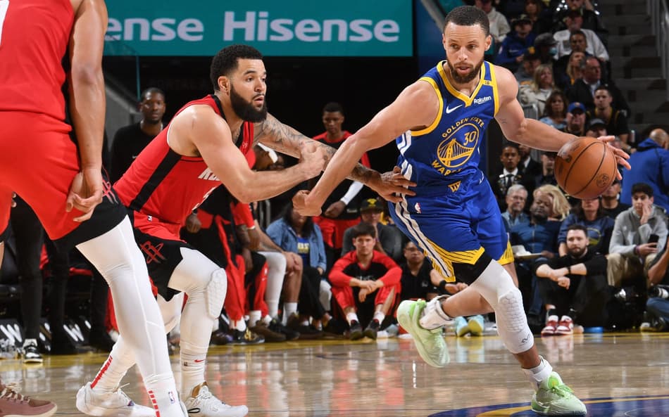 Técnico do Rockets ironiza faltas em Curry após vitória sobre Warriors