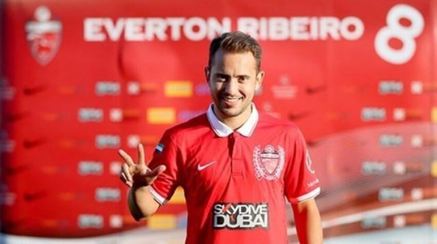 31º lugar: Éverton Ribeiro (meia) - Saiu do Cruzeiro para o Al-Ahli (EAU) em 2015 - Valor: 15 milhões de euros 31º lugar: Éverton Ribeiro (meia) - Saiu do Cruzeiro para o Al-Ahli (EAU) em 2015 - Valor: 15 milhões de euros