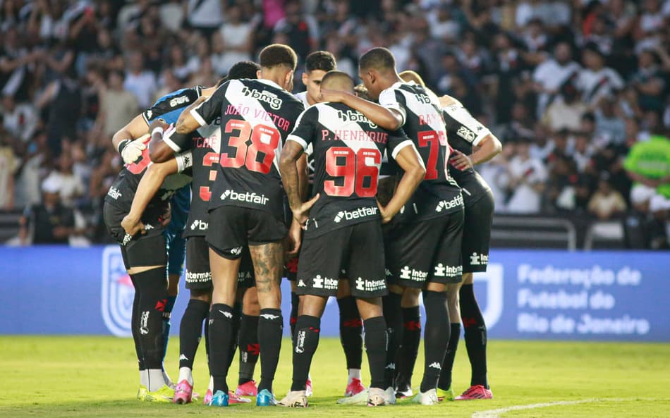 Vasco vai a campo com novidades contra o Nova Iguaçu; veja escalações