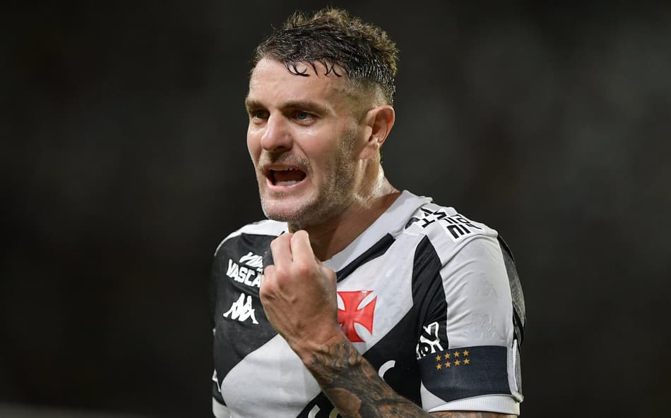 Mão de Vegetti: especialista analisa lance no clássico contra Flamengo