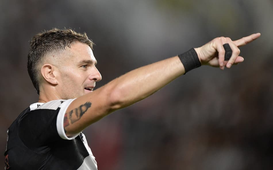 Vegetti celebra vitória do Vasco e cita São Januário como ‘caldeirão’ no Brasileirão