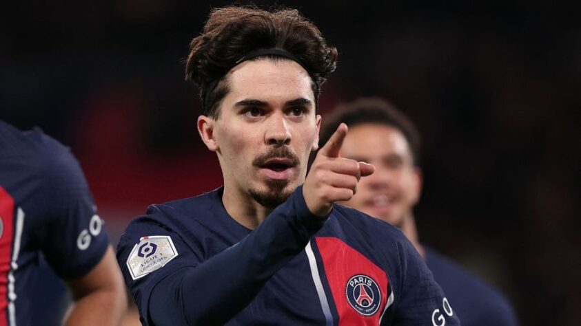 6. Vitinha (PSG) - 900 mil euros (R$ 5,5 milhões) 6. Vitinha (PSG) - 900 mil euros (R$ 5,5 milhões)