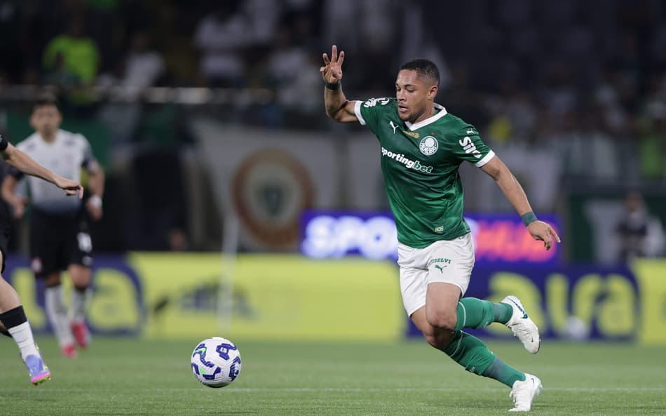 Maiores contratações da história, Paulinho e Vitor Roque ampliam opções do Palmeiras