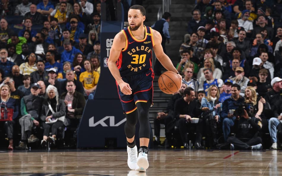 Comentarista compara fase de Stephen Curry no Warriors com Kobe Bryant: ‘Assustadora’