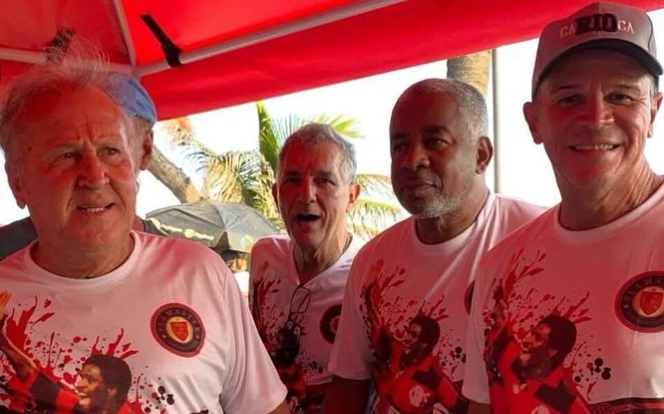 Zico e Júnior, ídolos do Flamengo, enaltecem homenagem a Adílio em bloco no Rio