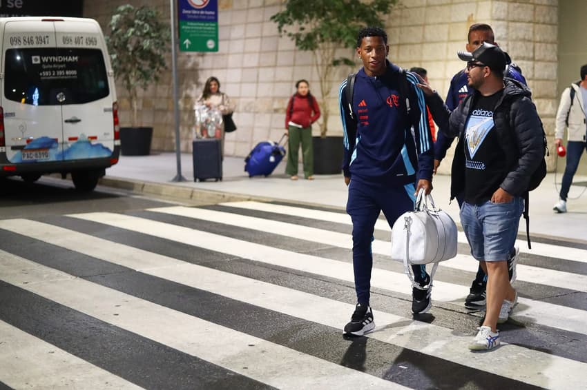 Plata na chegada do Flamengo ao hotel em Quito (Foto: Gilvan de Souza/Flamengo)