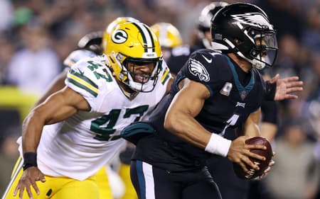 AFP__20221128__1445066077__v1__HighRes__GreenBayPackersVPhiladelphiaEagles-scaled-aspect-ratio-512-320