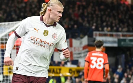 AFP__20240227__34KC3PB__v2__HighRes__FblEngFaCupLutonManCity-aspect-ratio-512-320