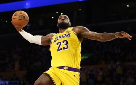 AFP__20241023__2180392337__v1__HighRes__MinnesotaTimberwolvesVLosAngelesLakers-scaled-aspect-ratio-512-320