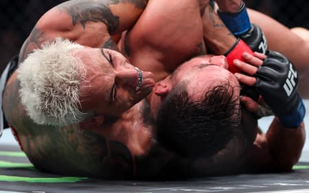 AFP__20241117__2185187080__v1__HighRes__Ufc309OliveiraVChandler-scaled-aspect-ratio-512-320