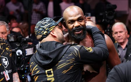 AFP__20241117__2185188738__v5__HighRes__Ufc309JonesVMiocic-scaled-aspect-ratio-512-320