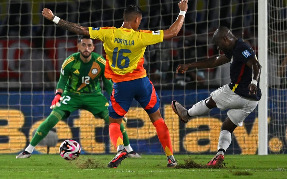 Com golaço de Valencia, Equador vence a Colômbia pelas Eliminatórias
