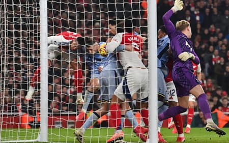 AFP__20250115__36U63NH__v1__HighRes__FblEngPrArsenalTottenham-scaled-aspect-ratio-512-320