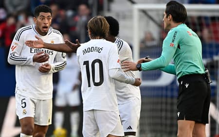 AFP__20250215__36XV6YD__v2__HighRes__TopshotFblEspLigaOsasunaRealMadrid-scaled-aspect-ratio-512-320